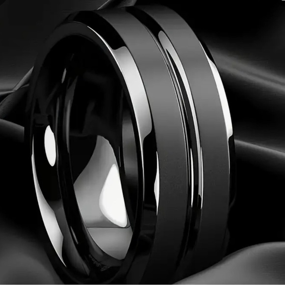 Sleek Black Ring - Picture 1 of 2